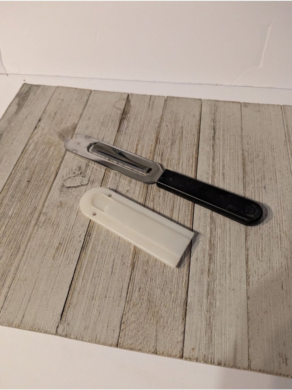 Pampered Chef Cheese Slicer Spreader Stainless Knife w/ Guard Cover # 1125